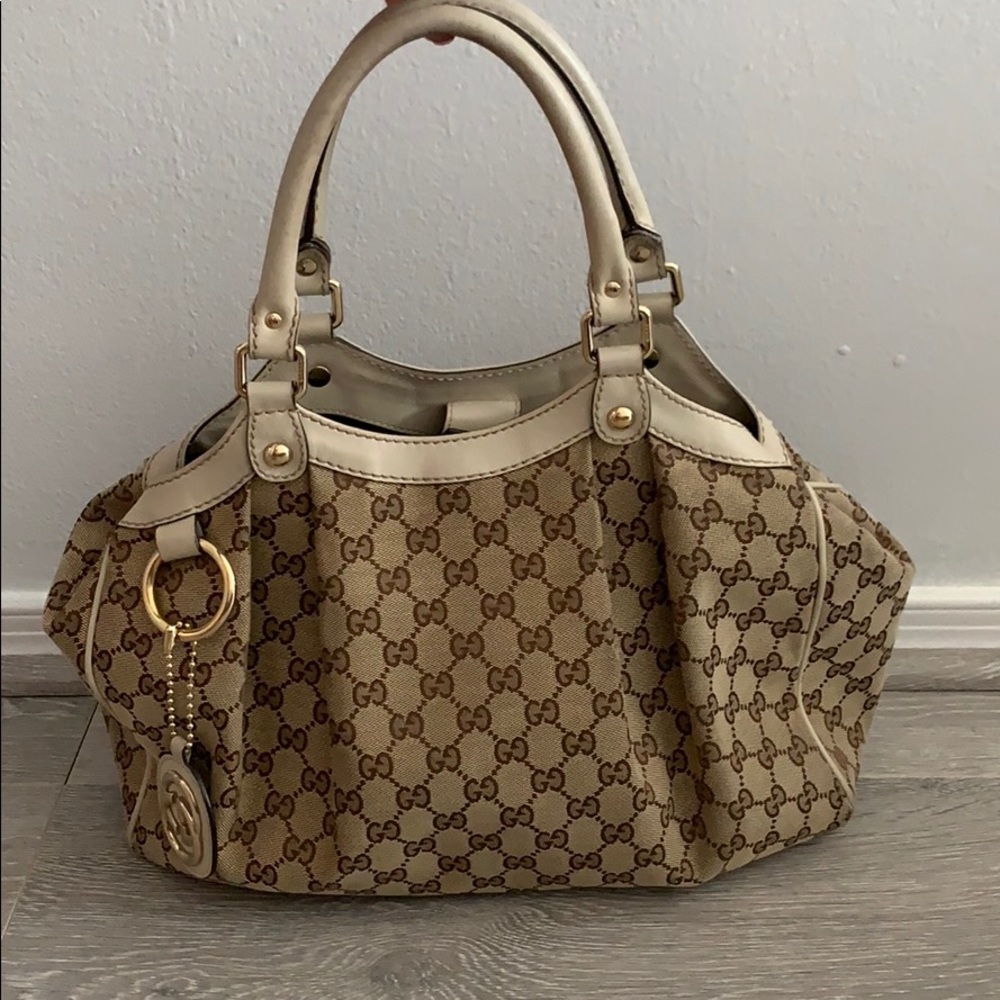 Gucci GG Canvas Sukey Medium
